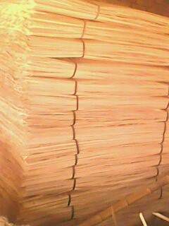 杨木烘干板材使用时要要注意什么杨木板皮加工基地-安徽阜阳木材加工场-杨木板皮-杨木板-杨树边角料-杨