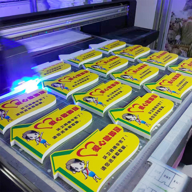 云南PVC发泡板喷画机亚克力标牌广告专用UV平板打印机厂家