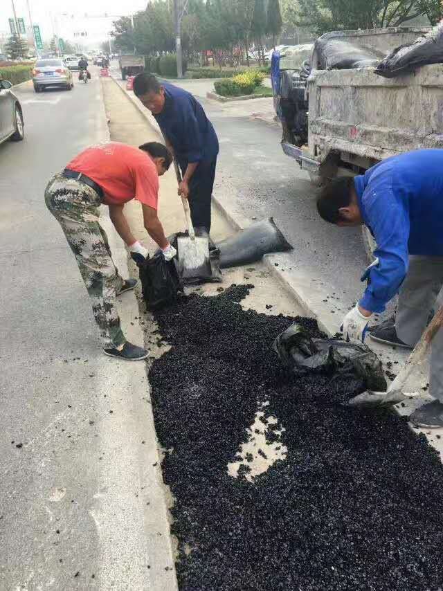 内蒙古巴彦淖尔冷补料美丽城市中的道路守护者