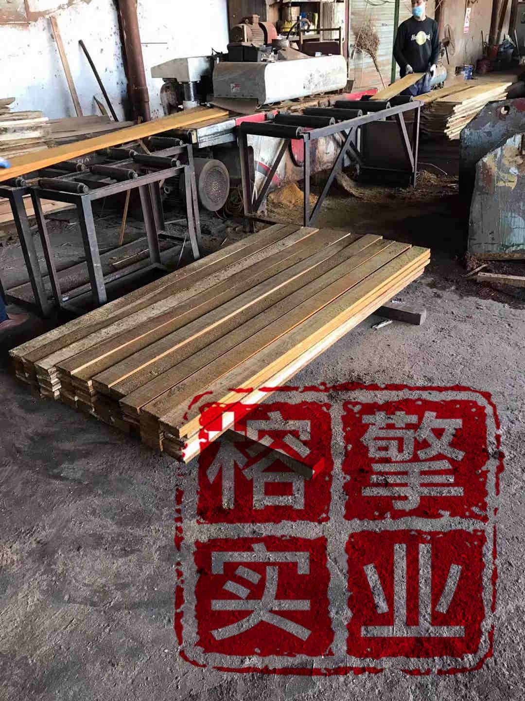 苏州菠萝格防腐木加工厂超低价25×150户外地板直销