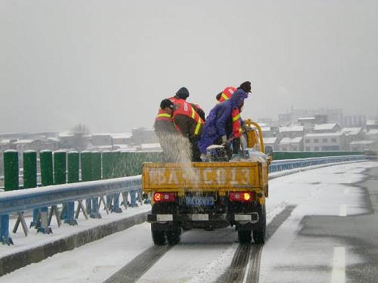 华通融雪剂烟台威海地区大品牌绿色融雪剂厂家