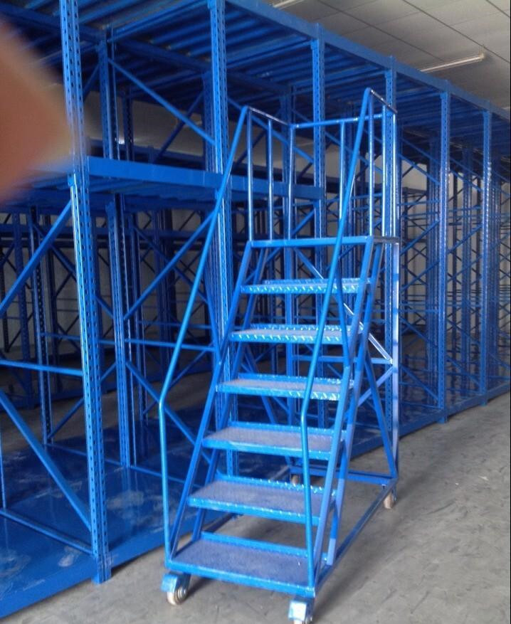 深圳图纸订做4米高厂房维修梯 活动楼梯图片