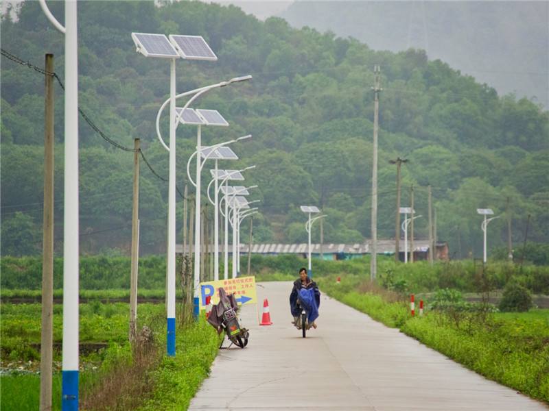 不锈钢路灯杆led道路灯太阳能路灯户外新农村