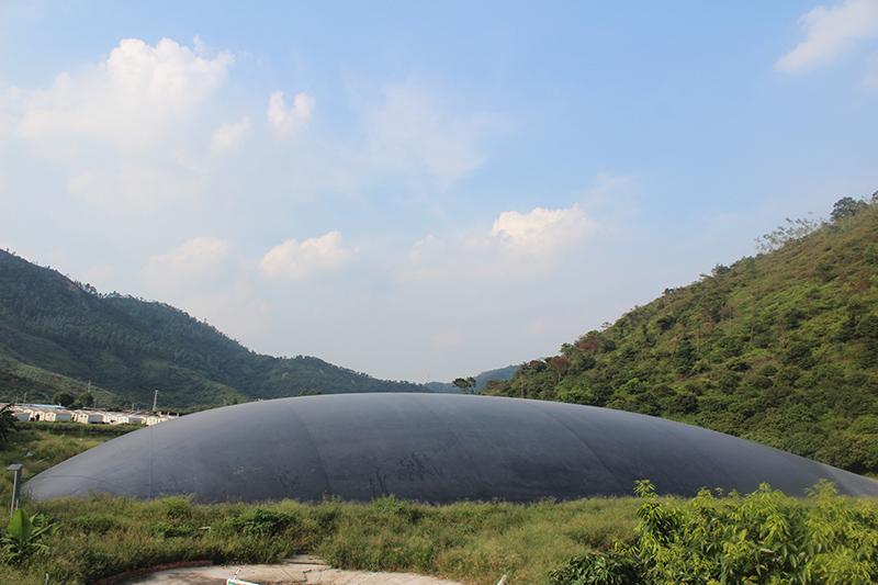 垃圾填埋场防渗1.5MM黑膜防渗膜价格畜牧养殖沼气池防渗膜