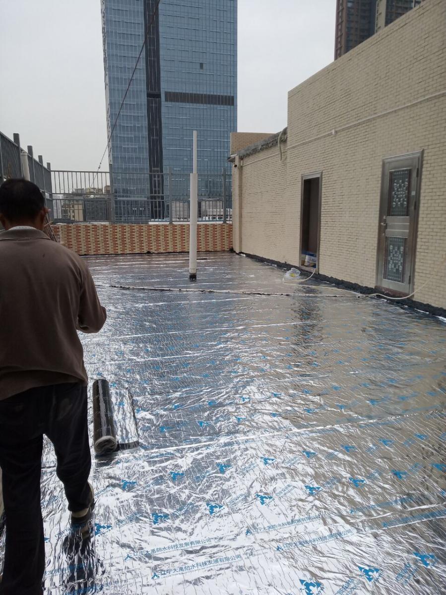 惠州市屋面屋顶CBF反应粘卷材911聚氨酯防水补漏工程施工公司