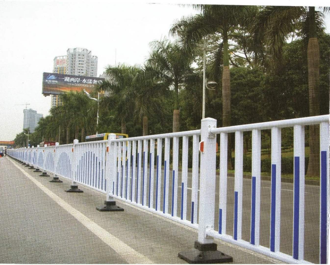 东莞公路护栏网锌钢护栏市政公路护栏人行道护栏