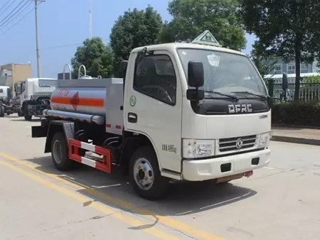 新疆东风多利卡D5蓝牌2.2吨汽油加油车