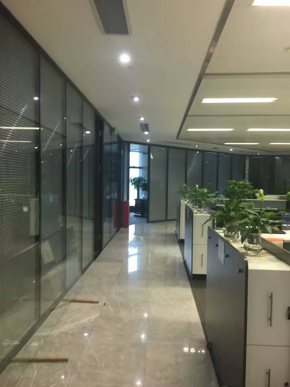 让办公空间合理划分的西安铝合金玻璃隔断