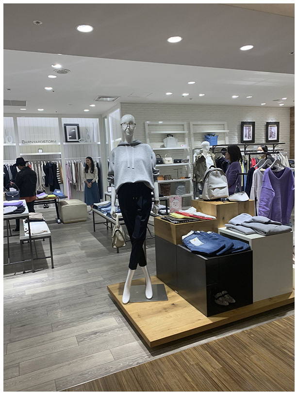 广州上海ZARA KM UR服装童装整店形象快时尚货架现货定制设计