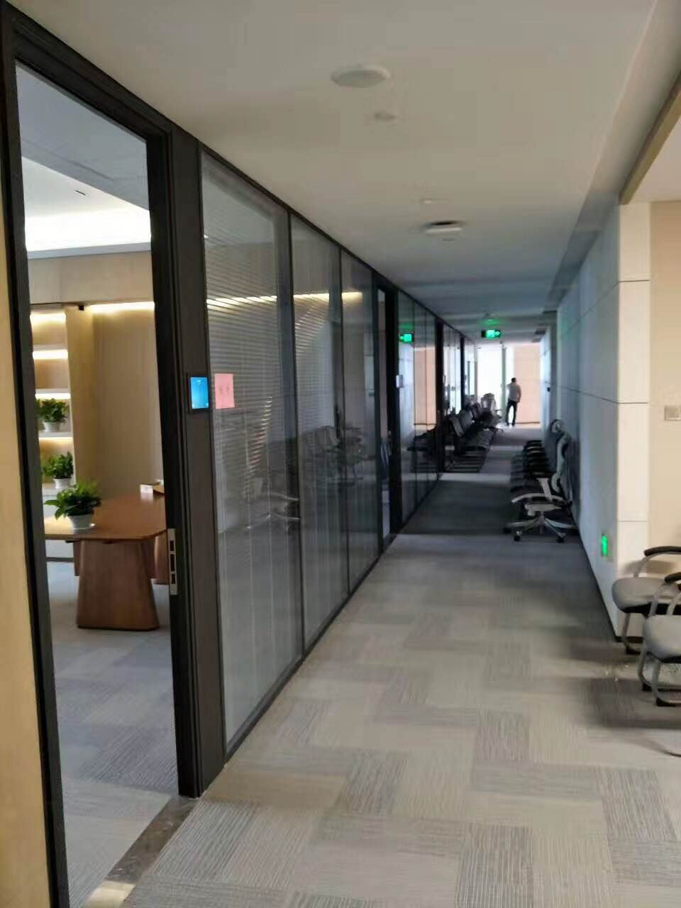 　西安办公室玻璃隔断技术