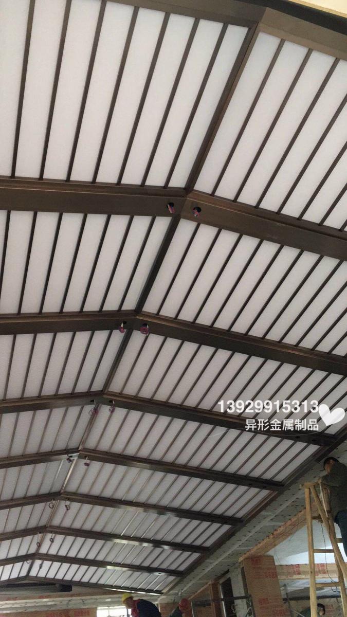 售楼部天花吊顶不锈钢屏风 安装效果图 可打孔装灯