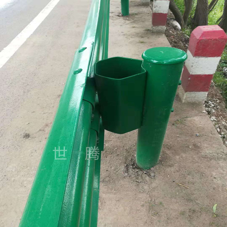 供应青海新疆甘肃高速公路镀锌喷塑波形梁钢护栏