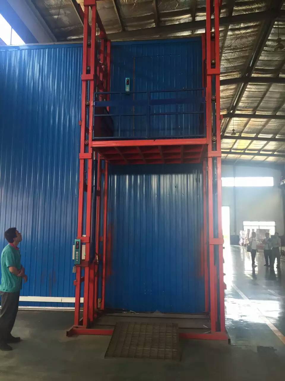 上海供应升降货梯仓库升降平台液压升降机2层厂房货梯厂家直销