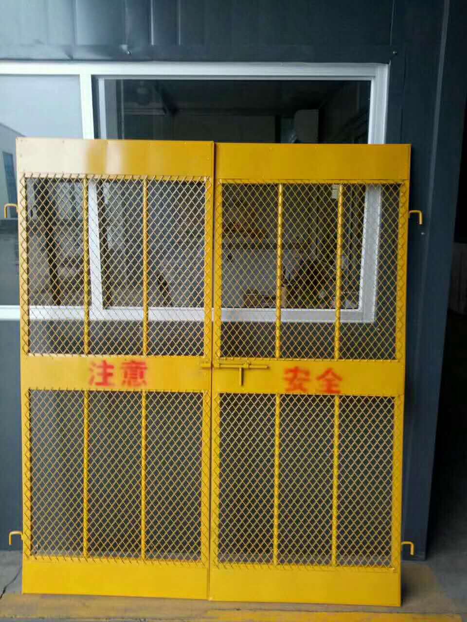 施工电梯防护门/楼层防护门厂家价格