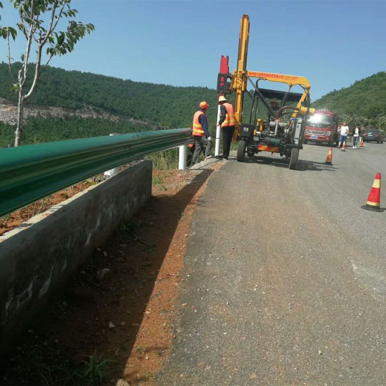 高速公路防护栏施工