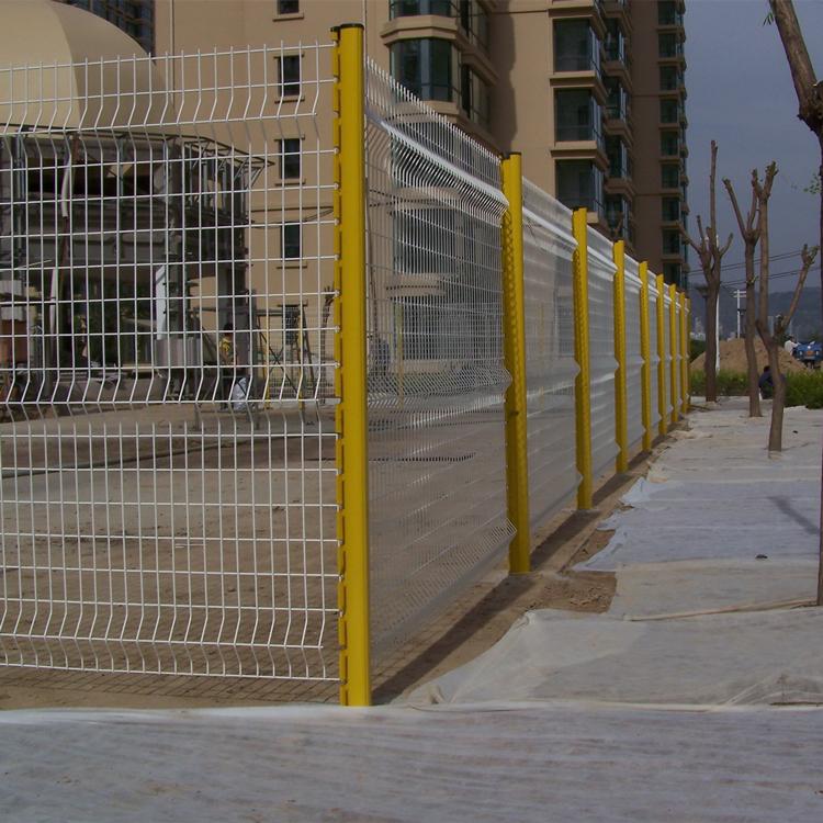 停车场桃型柱护栏网围墙多少钱