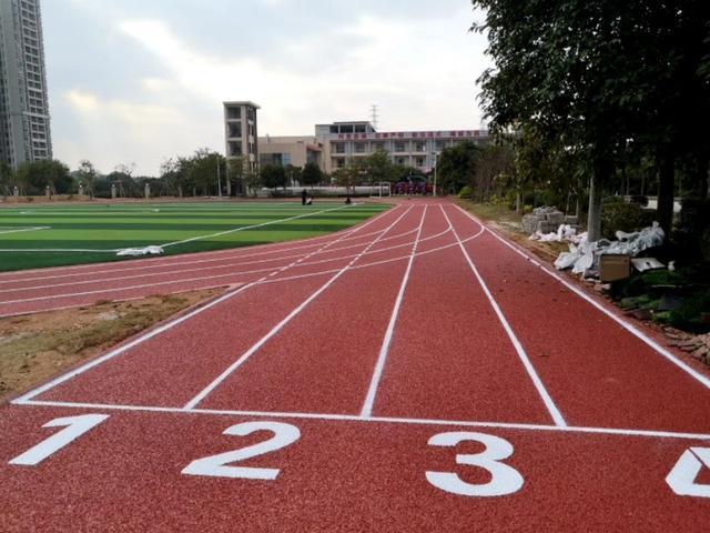 海口新国标塑胶跑道施工建设厂家，质保三年！