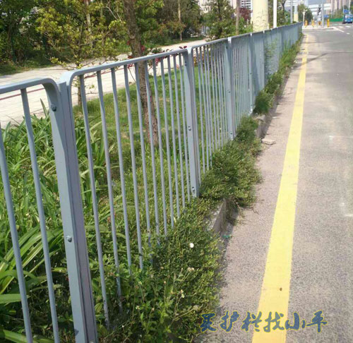 深圳公路隔离栏 珠海黑色市政护栏现货 人行道护栏