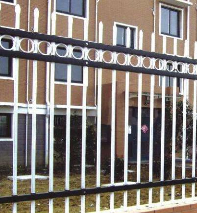 青海西宁锌钢草坪护栏和德令哈锌钢护栏销售