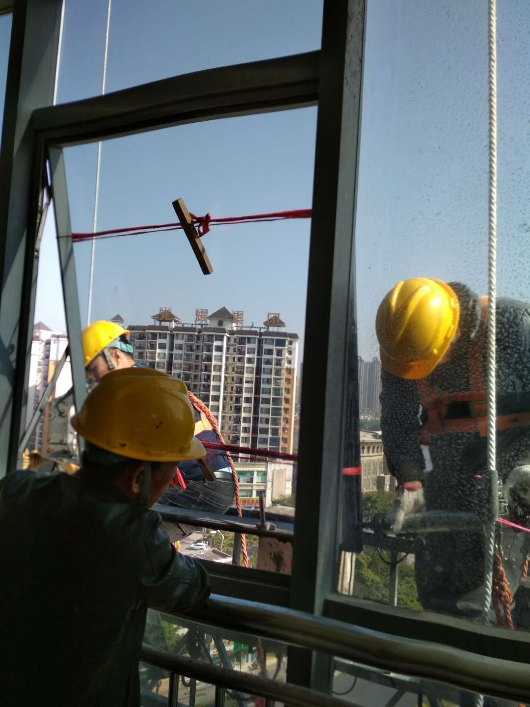 东莞石碣镇高空飘窗渗水防水