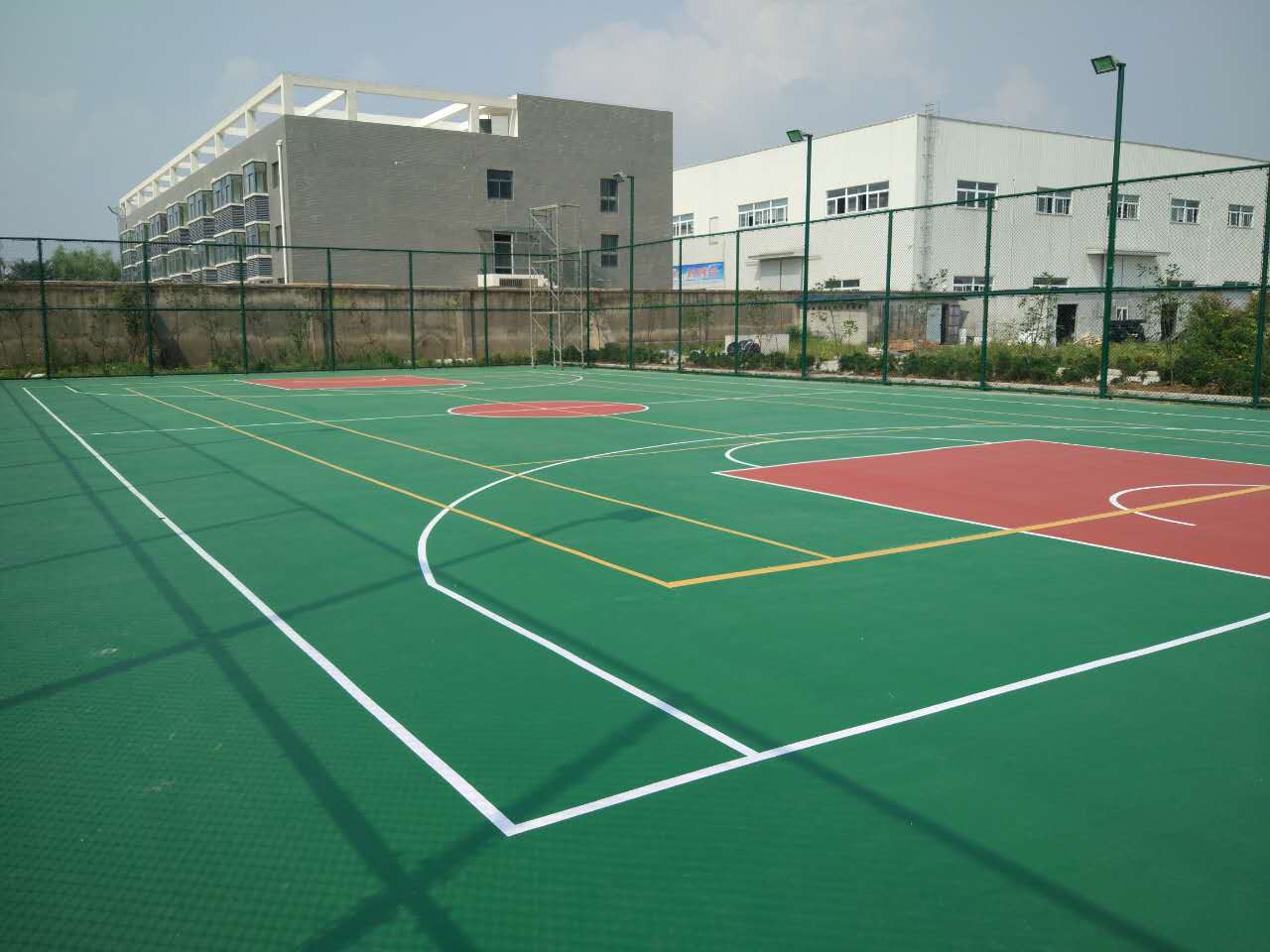江苏南京4MM硅PU篮球场造价施工方案 南通硅PU球场面层材料造价一平方多少钱