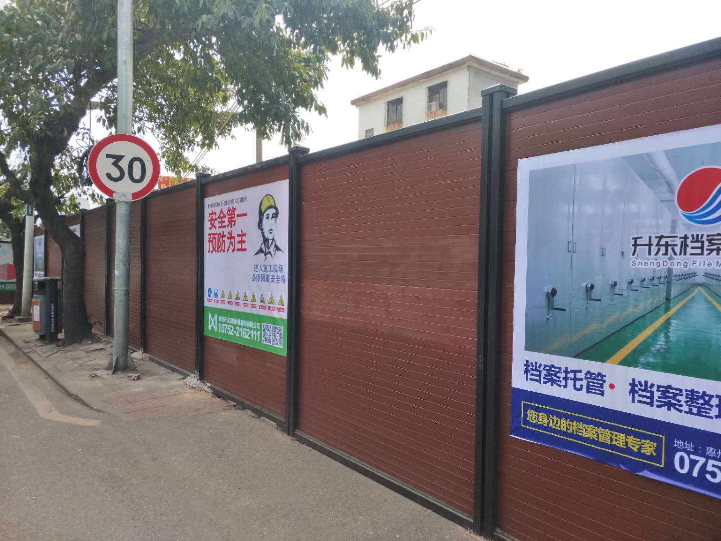 惠州欣源木塑工地建材木塑围挡建筑围墙木塑材料木塑厂家