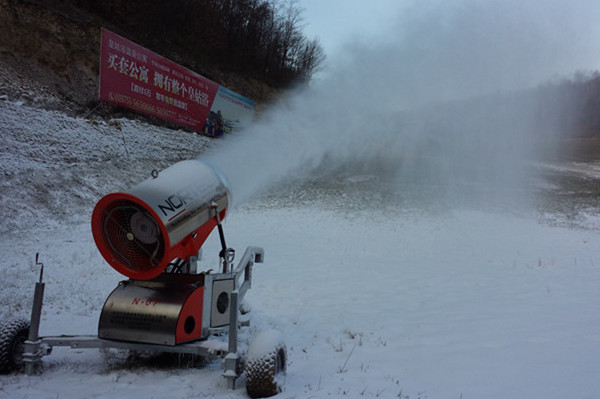 嘻雪乐园滑雪场造雪机价格 大型人工制雪景设备