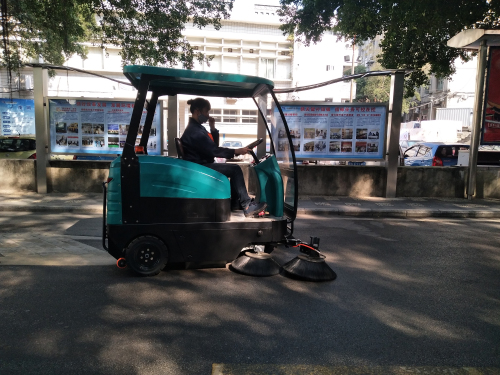 钦州驾驶式扫地机——政府单位清扫保洁必备