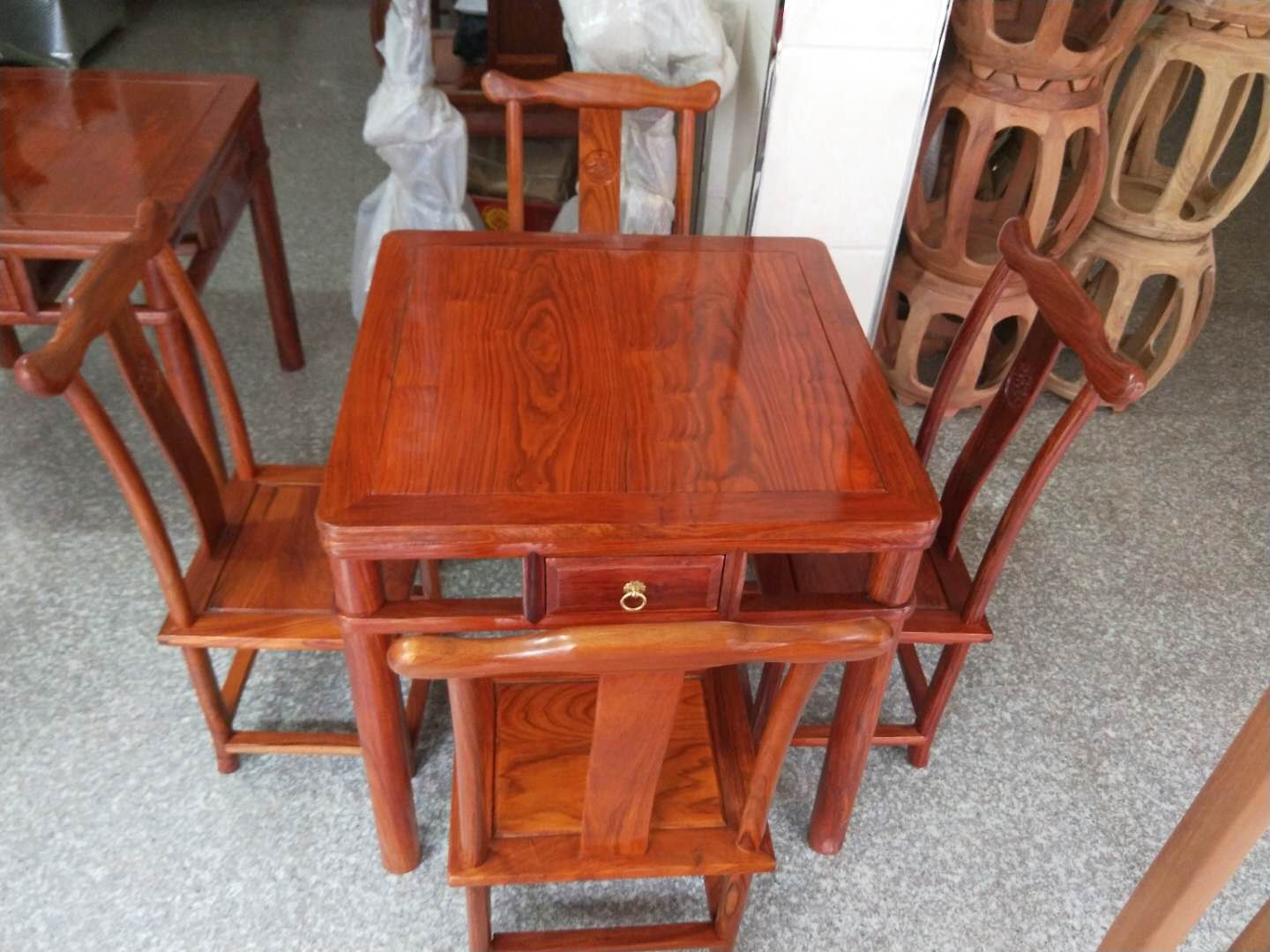 红木方桌