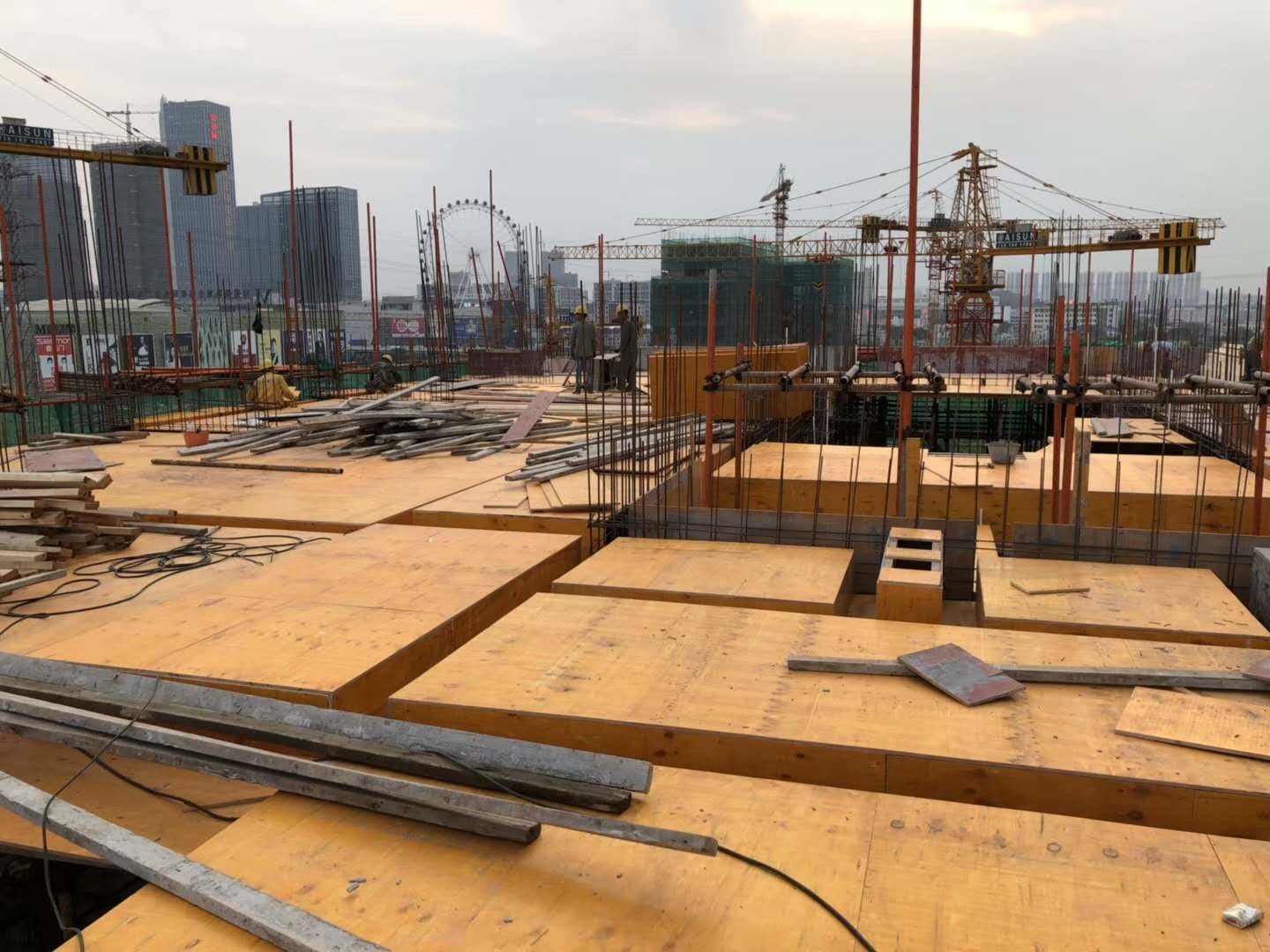 上海松江区、工地木材回收可以买到二手旧模板方木