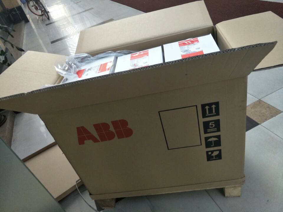 ABB E6H4000 R3200 PR121/P-LI FHR 4PACC:M220V,YO220