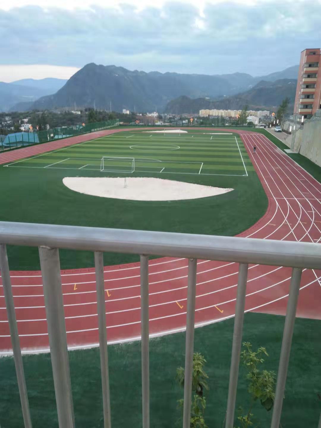 四川广元13mm混合型塑胶跑道每平方造价 达州学校200米塑胶跑道材料价格