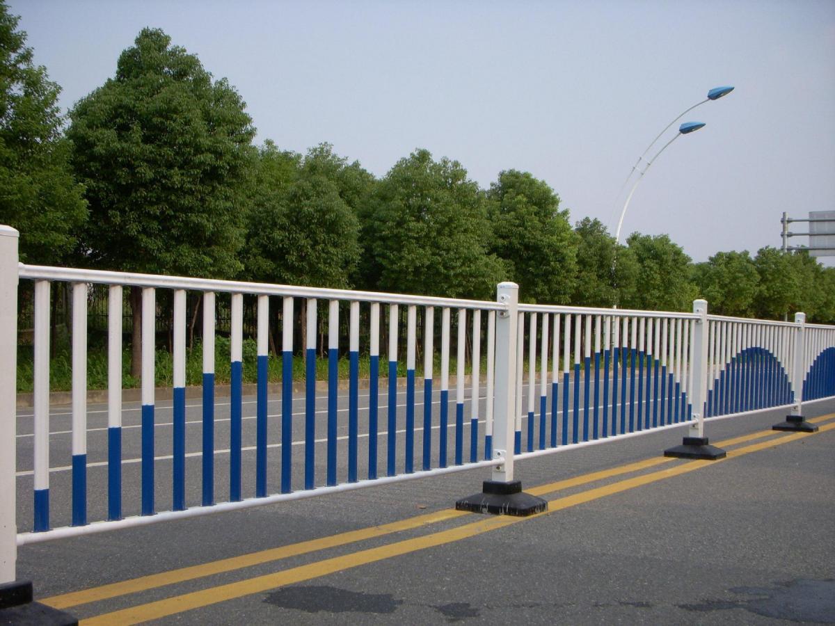江门市政道路护栏 镀锌喷塑钢 安全可靠价格优惠