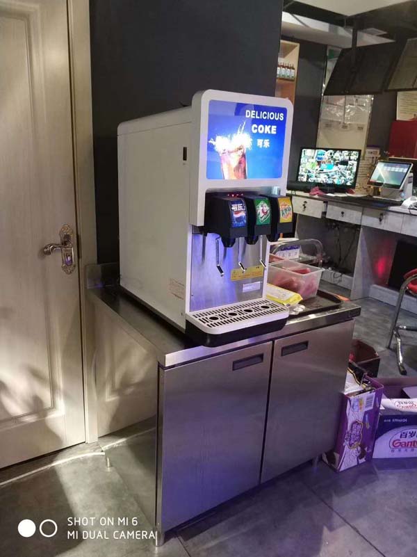 可乐机多少钱一台武汉牛排店自助饮料机