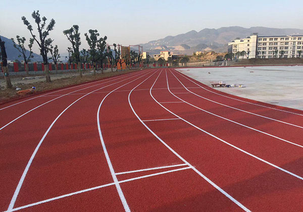 云南大理新国标塑胶跑道施工建设，跑道材料厂家