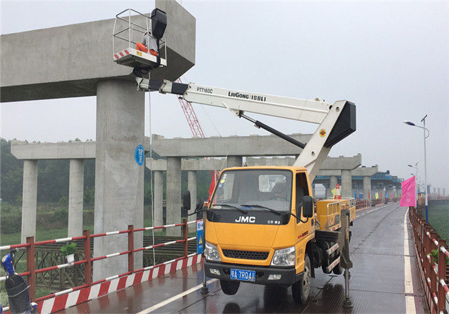 柳北16米登高车出租，鱼峰18米路桥检测车租赁，柳江20米高空车出租