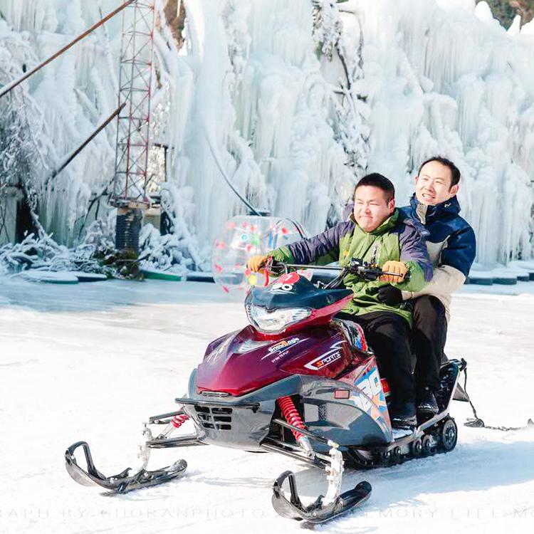 下雪的冬季 雪地越野摩托 大型雪地摩托 雪地摩托车厂家