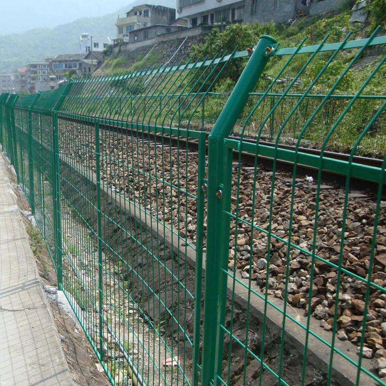 广州铁路护栏网 养殖场围栏网登鼎丝网推荐