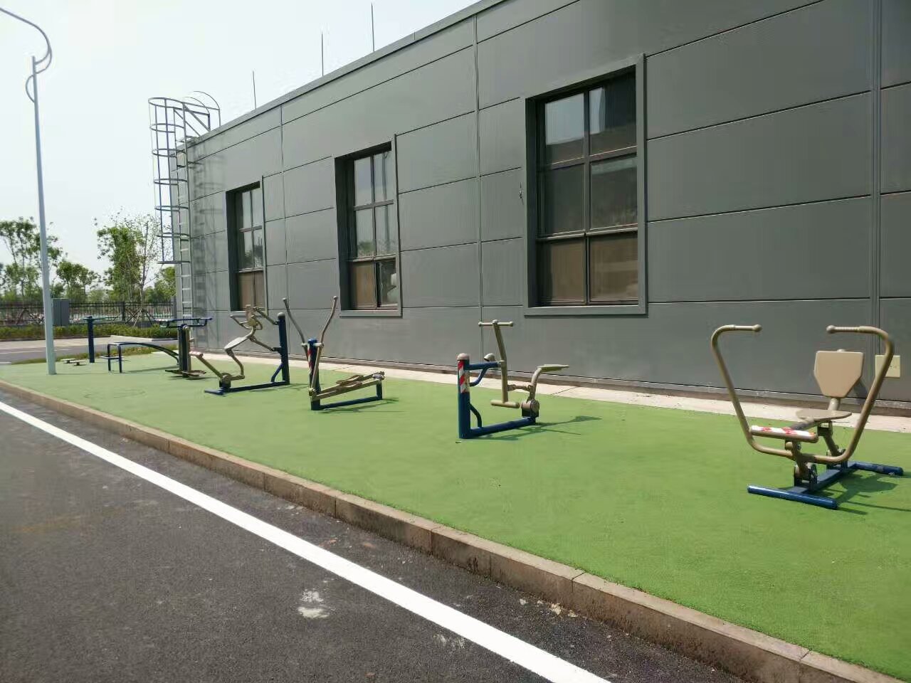海阳公园广场健身器材