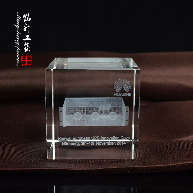 华为新产品发布会纪念礼品，水晶内雕方块礼品