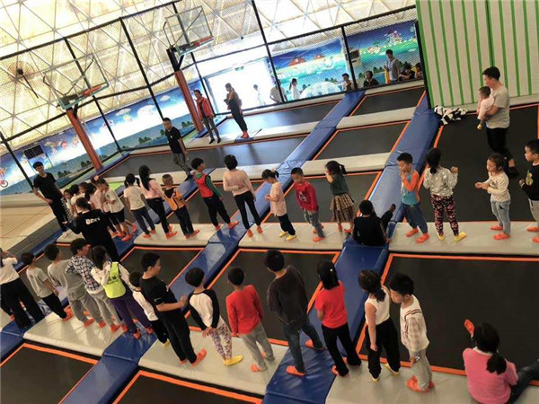大型蹦床乐园厂家室内网红蹦床公园拓展训练组合儿童乐园