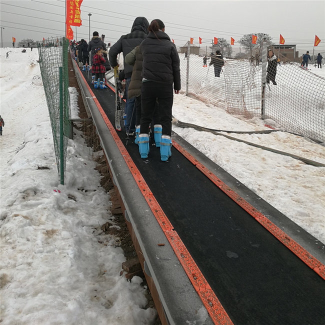 河北大型滑雪场重要爬坡设备雪地滑雪魔毯厂家直销