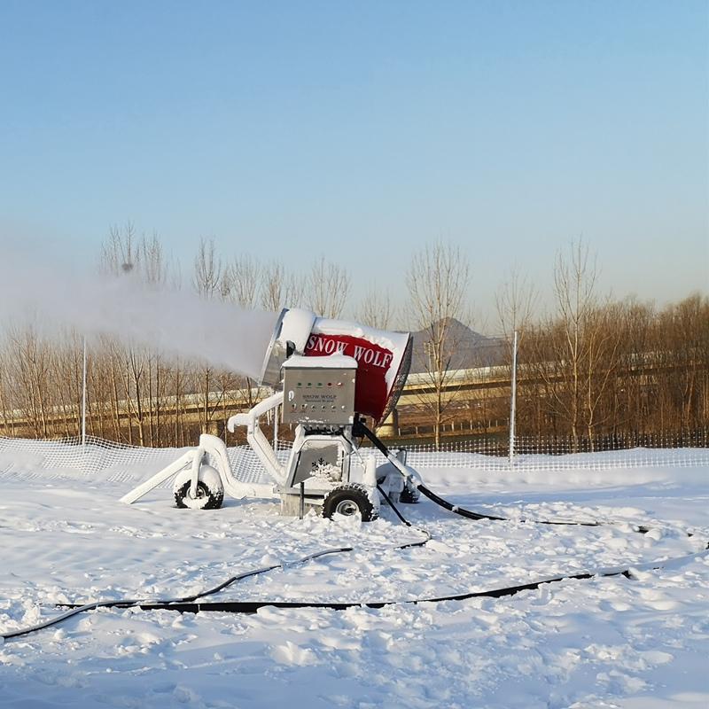 滑雪场选择国产人工造雪机的优势