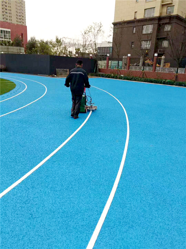 凤城镇第一实验小学 新国标混合型跑道 迅途体育专业厂家