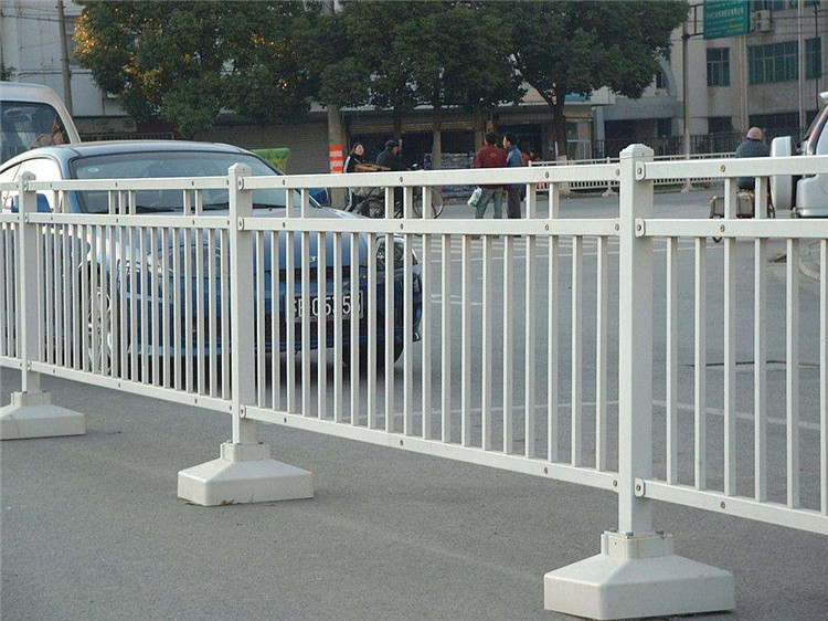 深圳郊区道路隔离栏图片 湛江人行道护栏现货