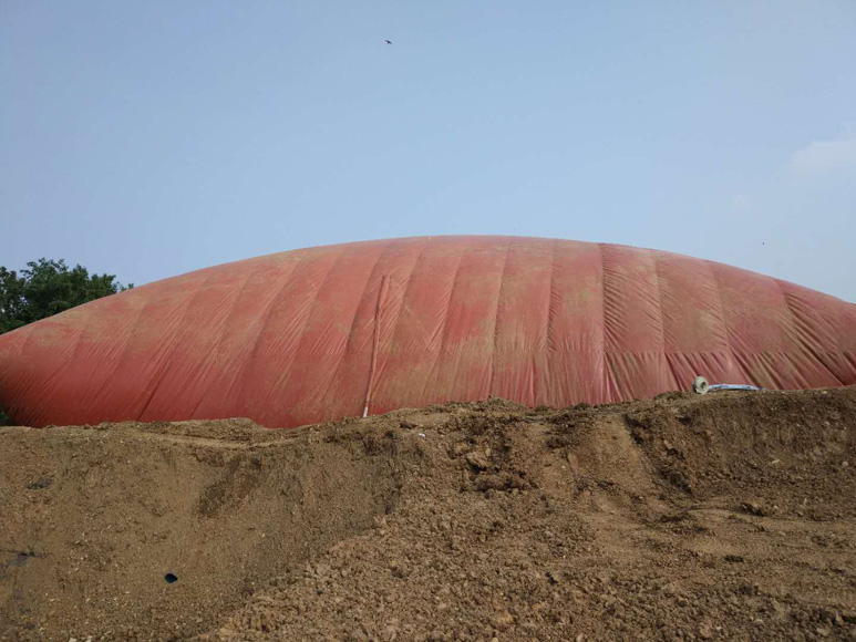 红泥沼气袋怎么使用？粪便秸秆发酵沼气收集厂家