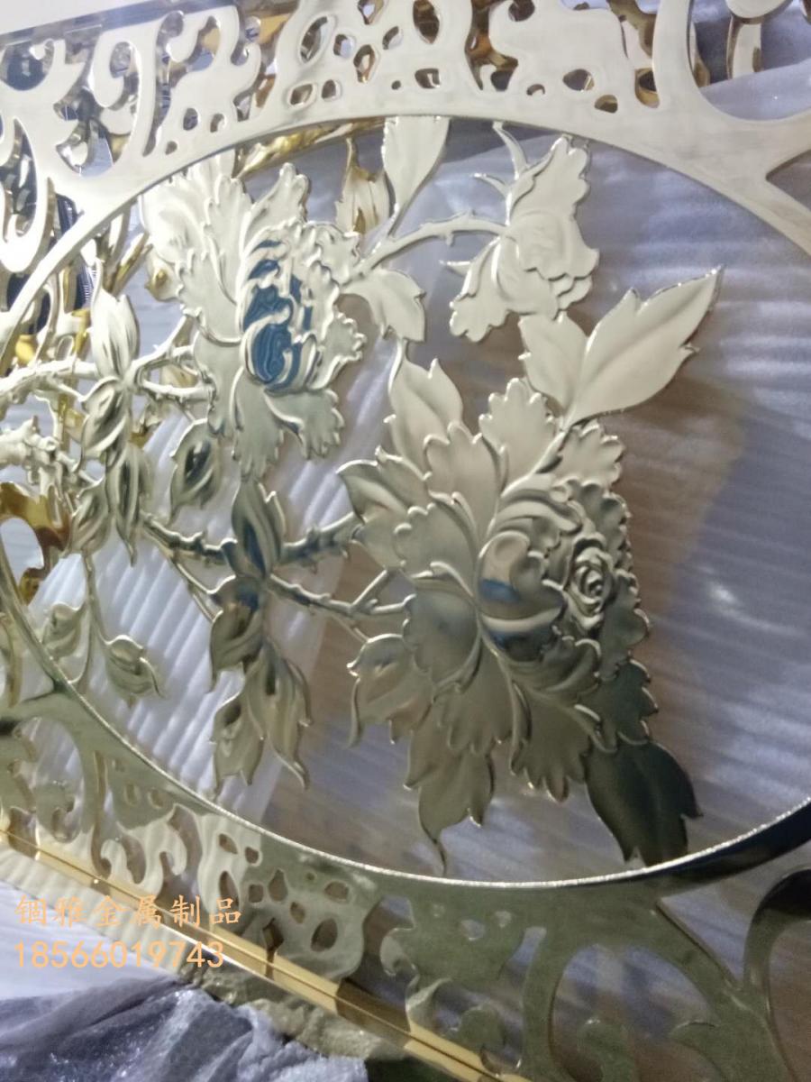钛金色铝板雕刻屏风,铝艺镂空钛金花格屏风