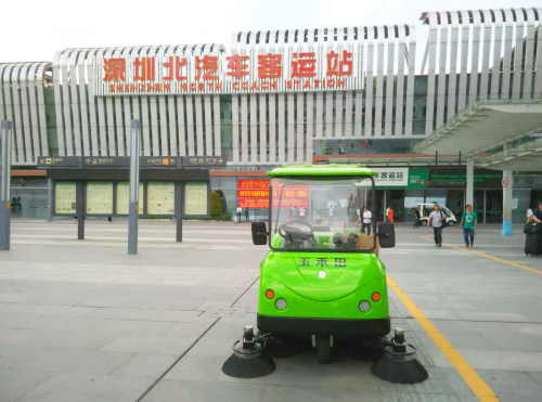 贵港市政广场用质量好的充电式扫地车多少钱