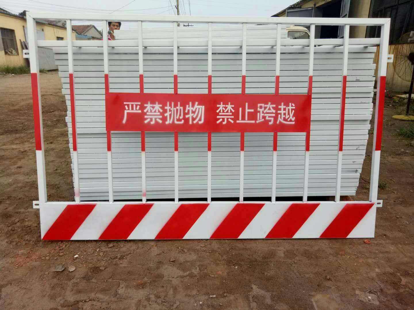 四会的厂家批发基坑护栏施工护栏电梯井门市政铁马