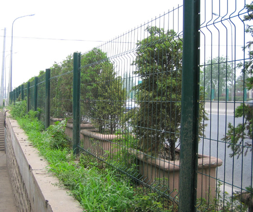 阳江-公路绿化边桃型柱护栏网